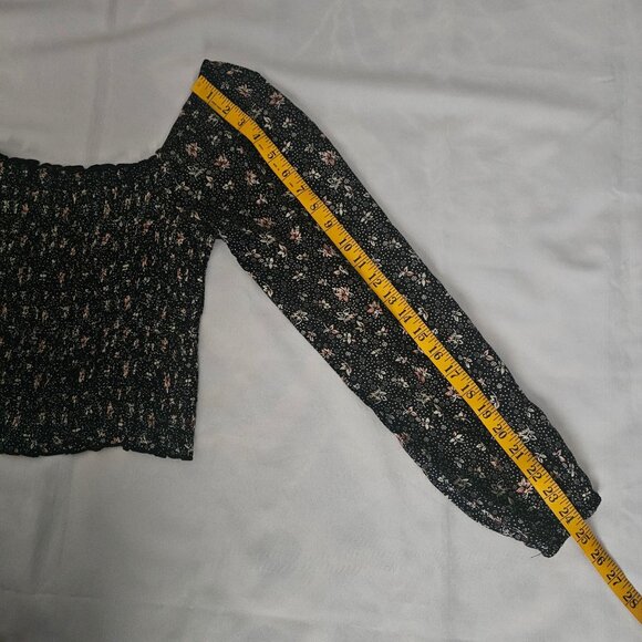 Easel Los Angeles Ditsy Floral Smocked Balloon Sleeve Cropped Top Size Small - Picture 8 of 9